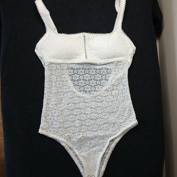 Gilli Hicks White Lace Strappy Back Cheeky Bodysuit Size XS - Picture 8 of 8